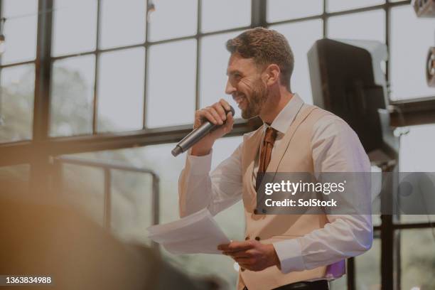 making a speech - best man speech wedding stock pictures, royalty-free photos & images