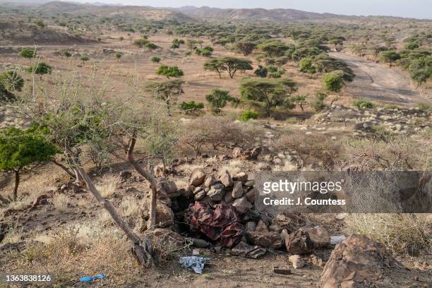 The remains of a TPLF fighter lays covered behind a defensive barrier on a hill overlookingthe approach to Darsageta on January 07, 2022 in...