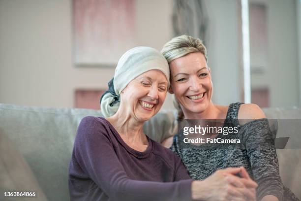 daughter visiting with her mother - cancer patient with family stock pictures, royalty-free photos & images