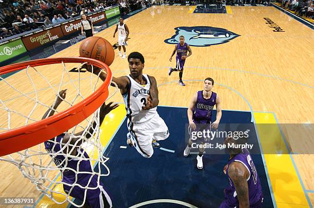 Mayo of the Memphis Grizzlies drives to the basket against the Sacramento Kings on January 3, 2012 at FedExForum in Memphis, Tennessee. NOTE TO USER:...