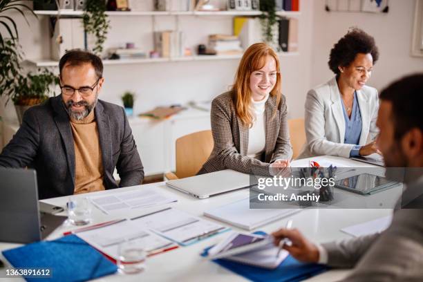 businesswomen listening to associate during boardroom meeting - legal 個照片及圖片檔