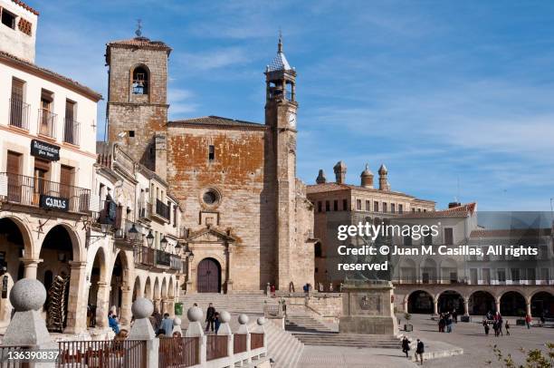 view of church - cáceres foto e immagini stock