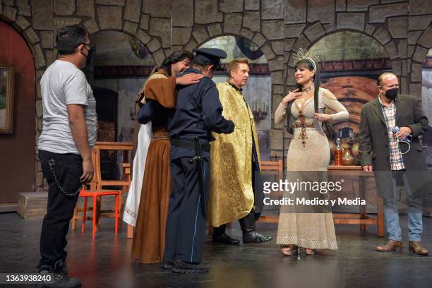 Daniel Bisogno and Maribel Guardia during the first rehearsal of 'El Tenorio Cómico 2022' play at Teatro Aldama on January 10, 2022 in Mexico City,...