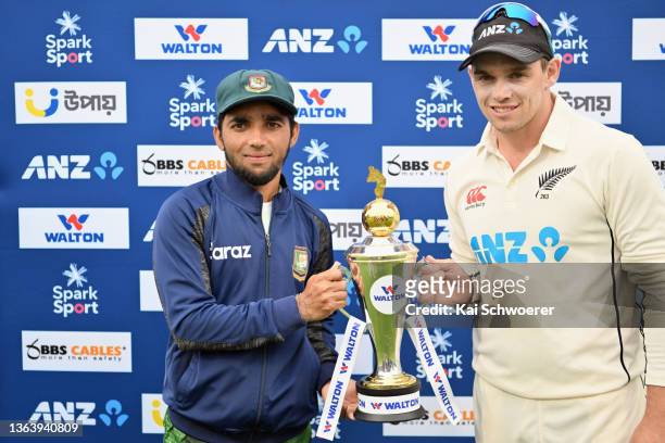 Captains Mominul Haque of Bangladesh and Tom Latham of New Zealand pose with the Walton Cup after the drawn series at the end of day three of the...