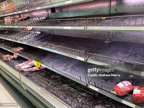 empty supermarket shelves, meat aisle, sold out - beef stock photos et images de collection