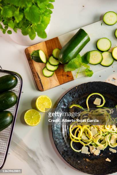appetizing zucchini noodles on plate on table - rich garcia fotografías e imágenes de stock