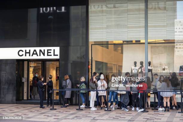 chanel boutique in tsim sha tsui, kowloon, hong kong - china buying stock pictures, royalty-free photos & images