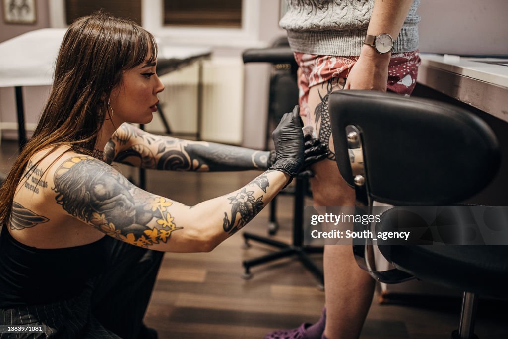 Female Tattoo Artist Artist Applying A Stencil High-Res Stock Photo - Getty Images Female Tattoo Artist Artist Applying A Stencil High-Res Stock Photo - Getty Images