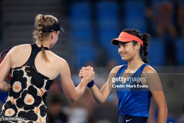 Emma Raducanu of Great Britain shakes hands with Elena Rybakina of Kazakhstan after loosing her match during day three of the Sydney Tennis Classic...