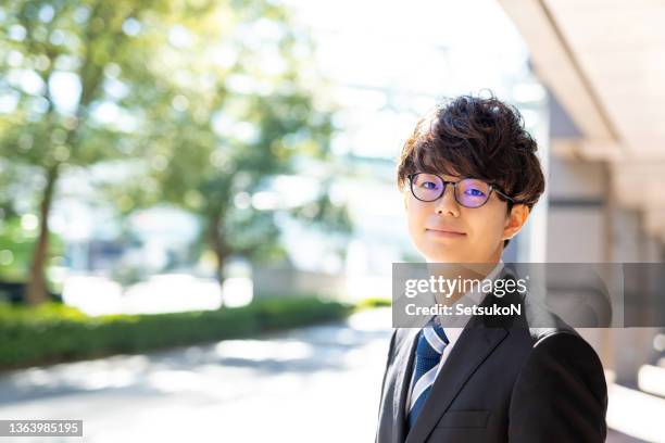 portrait of asian man - 20s stockfoto's en -beelden