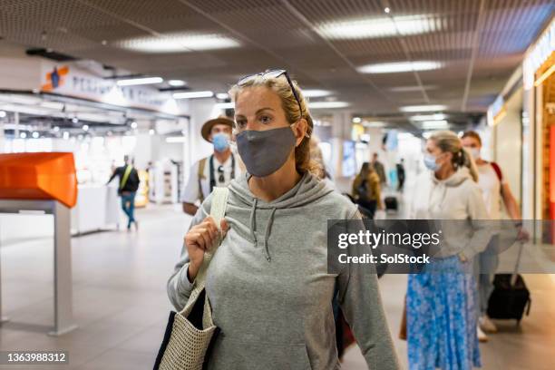 friends moving through the airport - schiphol airport the netherlands stock pictures, royalty-free photos & images