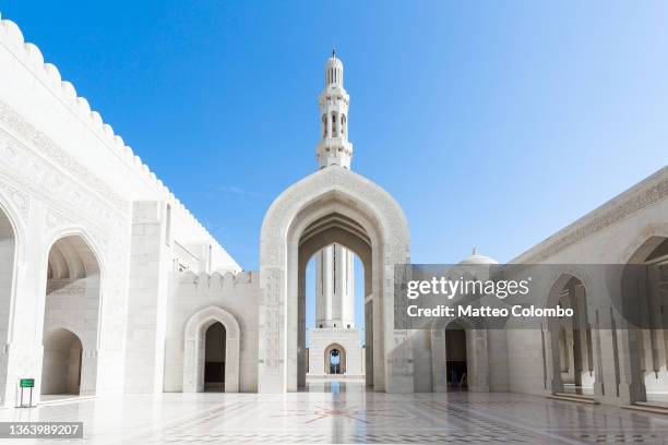 sultan qaboos grand mosque, muscat, oman - sultan qaboos grand mosque ストックフォトと画像