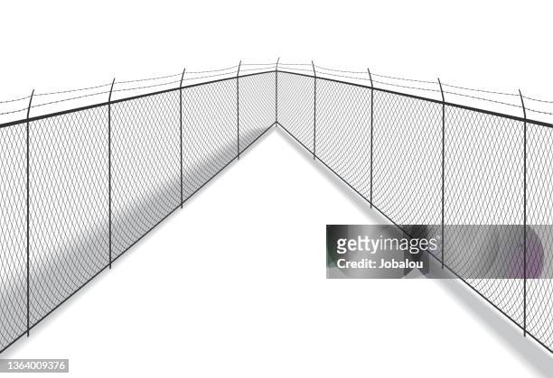 zäunecke mit stacheldraht - wire mesh fence stock-grafiken, -clipart, -cartoons und -symbole