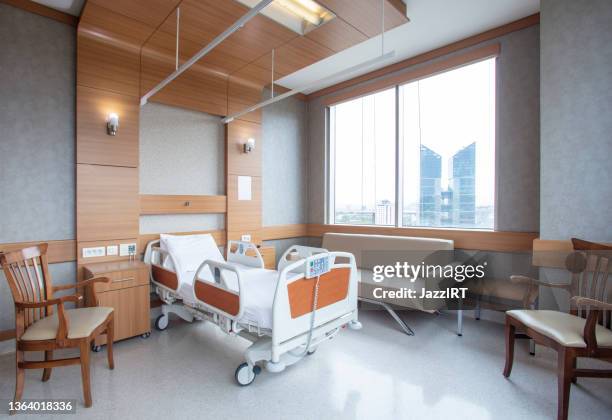 sala de hospital privado - hospital ward fotografías e imágenes de stock