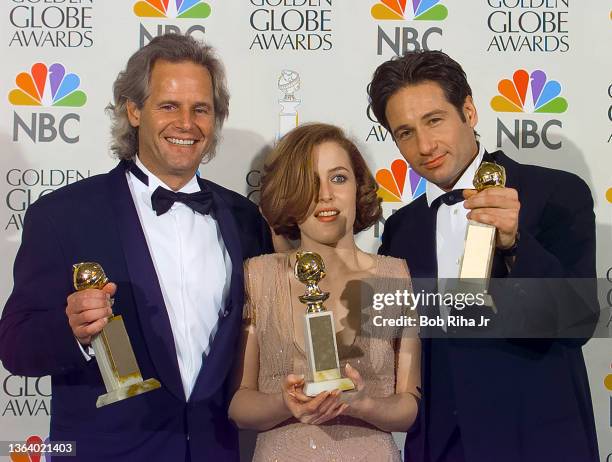 Files Chris Carter joins cast members Gillian Anderson and David Duchovny backstage at Golden Globe Awards Show, January 19, 1997 in Beverly Hills,...