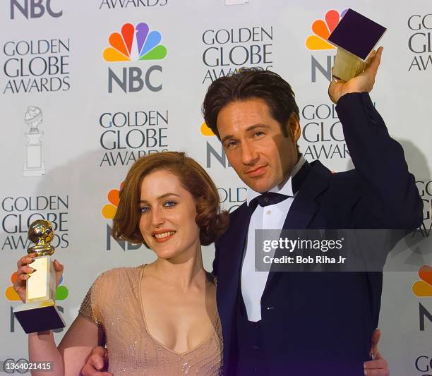 Winners Gillian Anderson and David Duchovny backstage at Golden Globe Awards Show, January 19, 1997 in Beverly Hills, California.