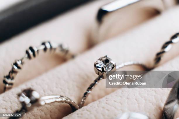 silver rings in storage box case. - schmuckschatulle stock-fotos und bilder