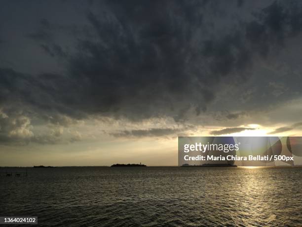 laguna di venezia,scenic view of sea against dramatic sky during sunset,venezia,italy - laguna di venezia 個照片及圖片檔