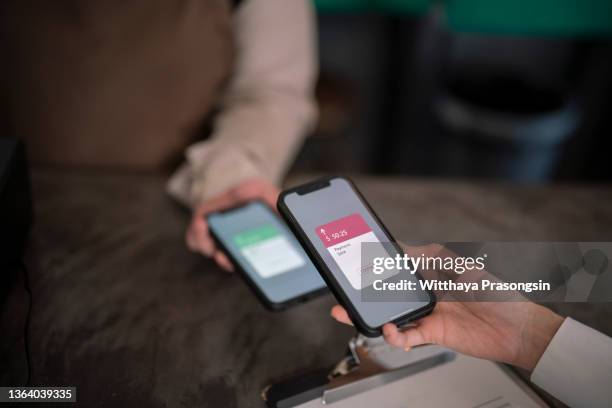 mobile payment sent and received - sending payment stock pictures, royalty-free photos & images