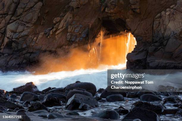 sunray passing through keyhole arch at pfeiffer beach, ca 1 highway, big sur, california, usa - key hole stock pictures, royalty-free photos & images