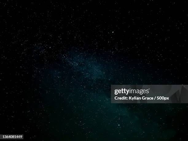 low angle view of stars in sky at night,rochonvillers,france - star field fotografías e imágenes de stock