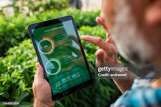 technology in the field - digital tablet - agricultural equipment imagens e fotografias de stock