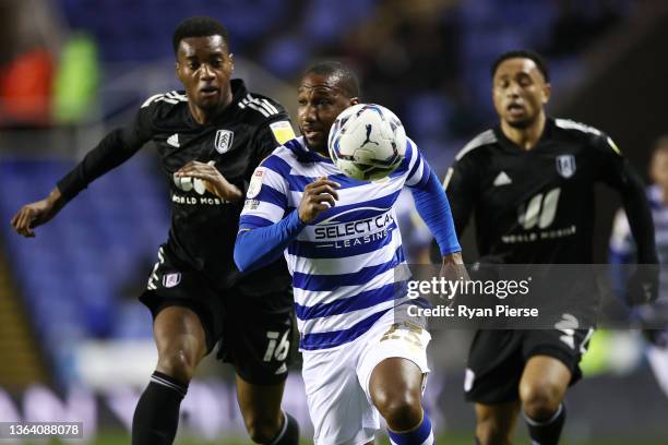 Junior Hoilett of Reading is challenged by Tosin Adarabioyo of Fulham during the Sky Bet Championship match between Reading and Fulham at Madejski...