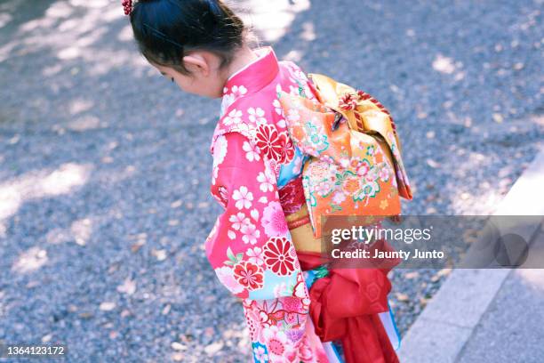 portrait of japanese girl, wearing kimono (shichigosan) - shichi go san stock pictures, royalty-free photos & images