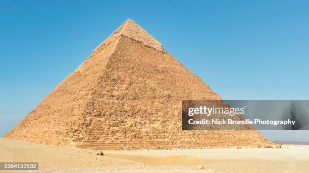 pyramid of khafre, giza, egypt. - giza fotografías e imágenes de stock