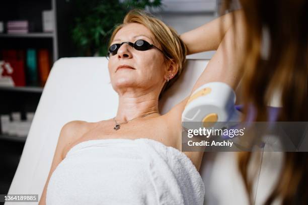 armpit epilation treatment - beauty laser bildbanksfoton och bilder