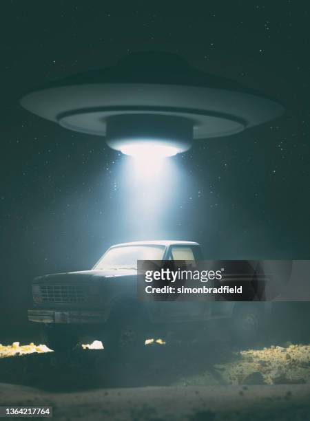 ufo encounters - ufo stockfoto's en -beelden