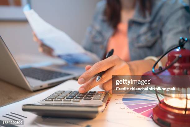 business woman thinking account,account,accounting. - prendere in prestito foto e immagini stock