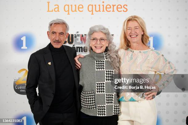 Actor Imanol Arias, actress Kiti Manver and actress Ana Duato attends the presentation of new season 'Cuentame' on January 12, 2022 in Madrid, Spain.