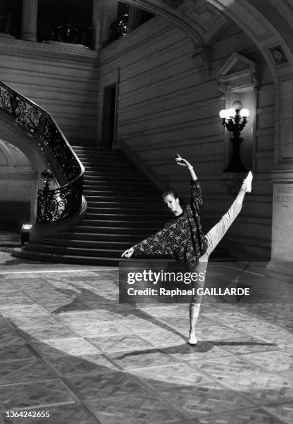 La danseuse Sylvie Guillem, en répétition à la Sorbonne pour l'émission 'Le Grand Echiquier de jacques Chancel le 23 Septembre 1986.