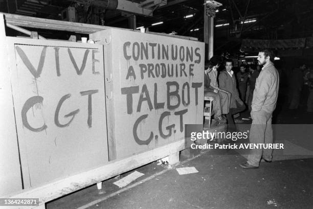 Occupation de l'usine 'Talbot' de Poissy lors d'une grève des ouvriers contre une vague de licenciement, le 16 décembre 1983, dans les Yvelines,...