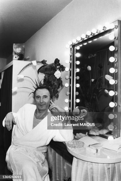 Alex Métayer les coulisses de son spectacle au Casino de Paris, en décembre 1985.