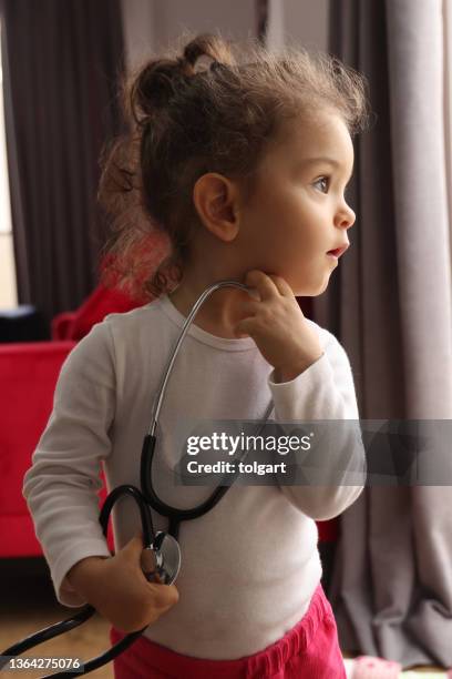 little girl portrait with stethoscope - little kids belly imagens e fotografias de stock