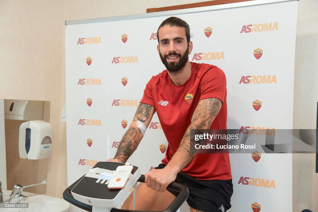 AS Roma Unveil New Signing Sergio Oliveira