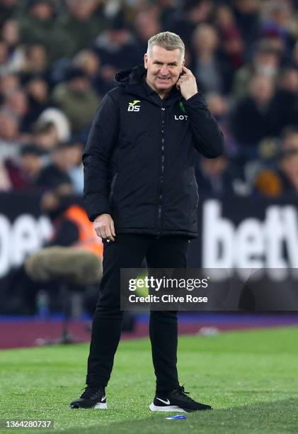 Dean Smith, Manager of Norwich City looks on during the Premier League match between West Ham United and Norwich City at London Stadium on January...