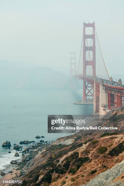 golden gate bridge in smog - golden gate bridge stock pictures, royalty-free photos & images