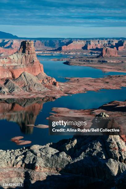 woman overlooking a scenic lake view - lake powell - fotografias e filmes do acervo