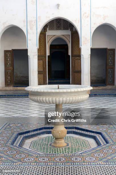 marrakesh, morocco - fountain courtyard fotografías e imágenes de stock