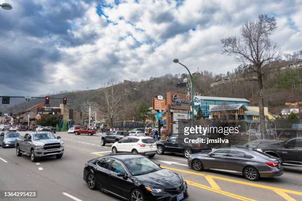 streets with cars and tourists at gatlinburg, tennessee, usa - gatlinburg stock pictures, royalty-free photos & images