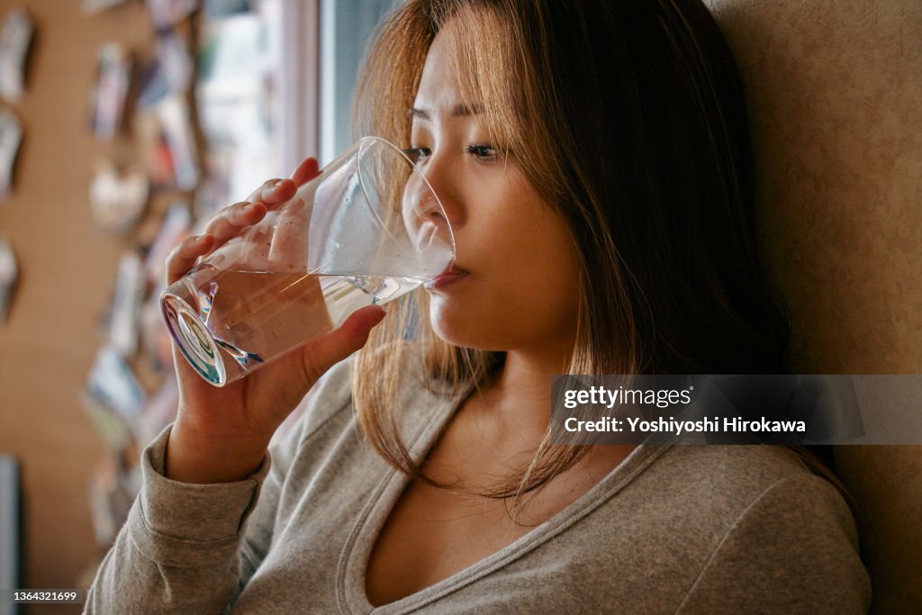 Gen z pregnant women drinking water