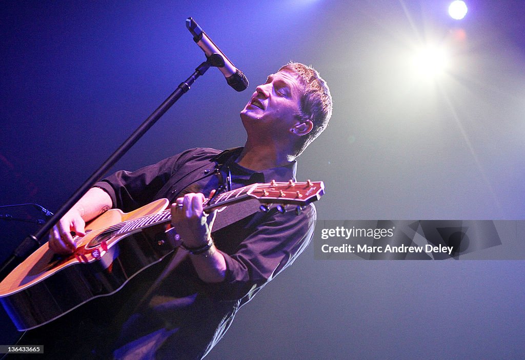 Rob Thomas performs at Mohegan Sun to benefit The Sidewalk Angels