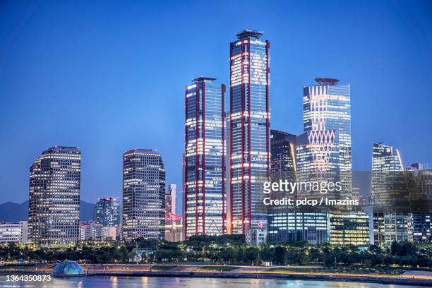 night cityscape of seoul, south korea - yeouido stock pictures, royalty-free photos & images