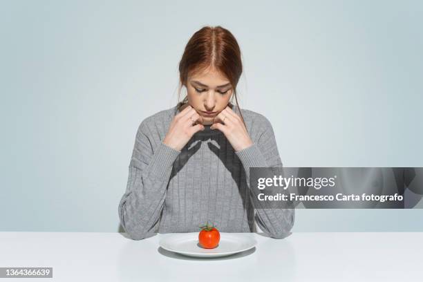 concept of anorexia - young woman healthy eating stockfoto's en -beelden