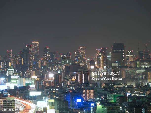 東側より望む大阪のスカイラインの夜景 (osaka skyline in the evening) - 大阪市 stockfoto's en -beelden