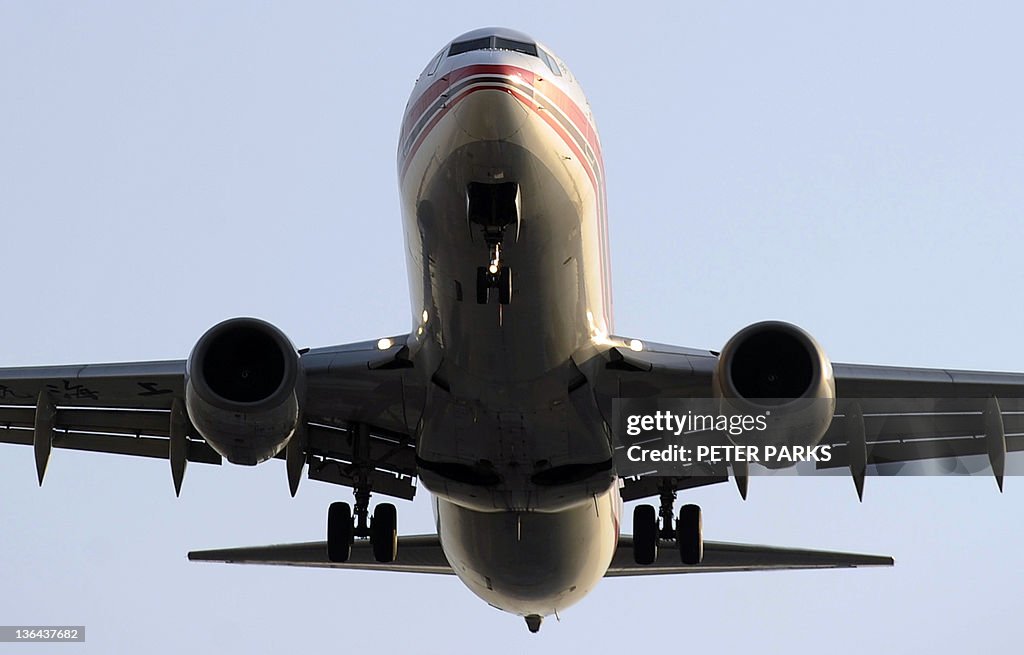 An airliner flies into Hongqiao Internat