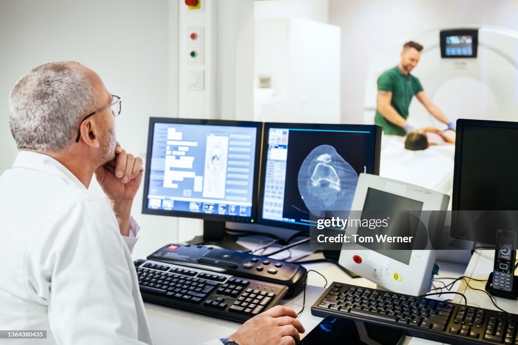 Ct Computer Monitor Ct Doctor Reviewing Patient Scans On Computer Monitor High-Res Stock ...